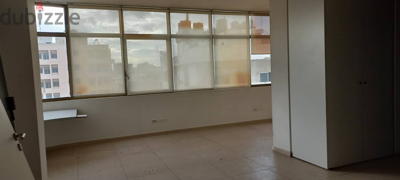 Office in commercial Center in Jal el Dib for rentمكتب في المركز التجا 1