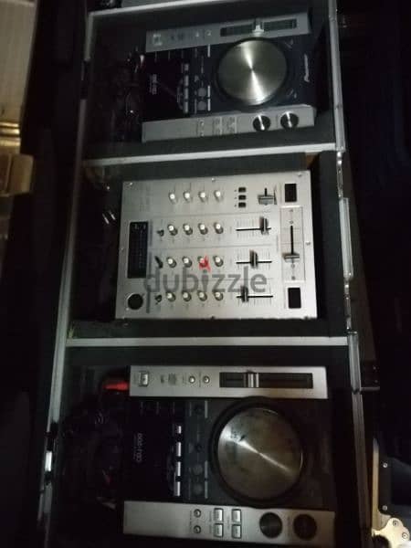 Pioneer cdj200 with mixer and flight case 1