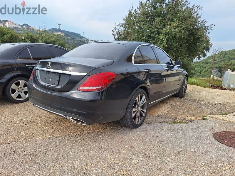 C300 4matic black/black no accident very clean car full option 1