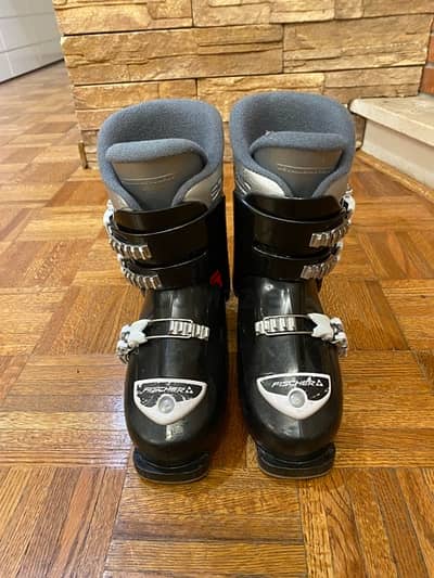 FISCHER SKIING BOOTS