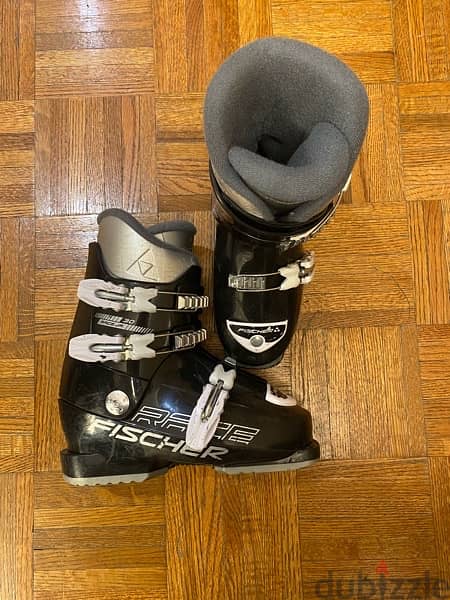 FISCHER SKIING BOOTS 1