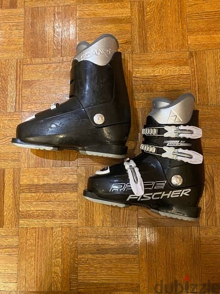 FISCHER SKIING BOOTS 4