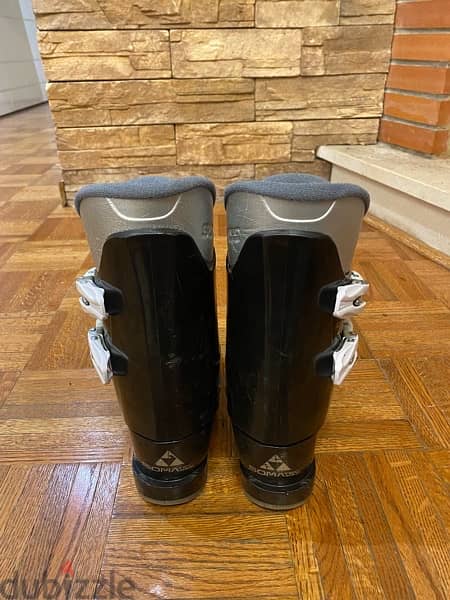 FISCHER SKIING BOOTS 5