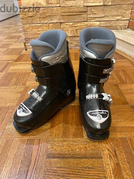 FISCHER SKIING BOOTS 6