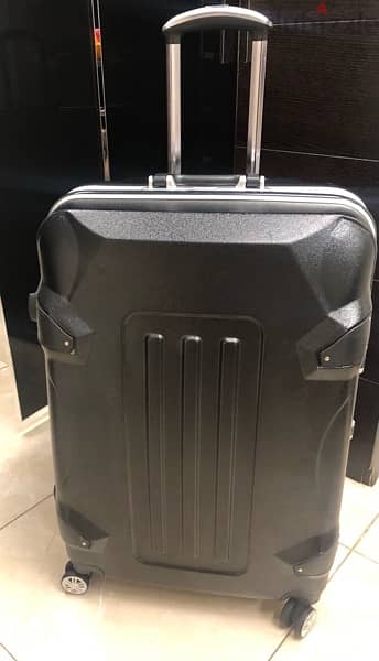 luggage black ; 20-30kg high quality, with safe lock number 9