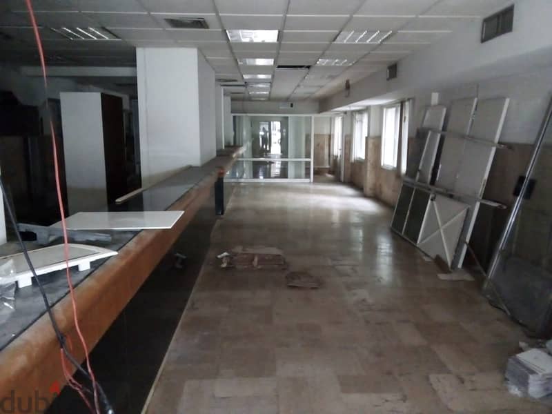 Showroom for rent in Dawra with many parking spots 0