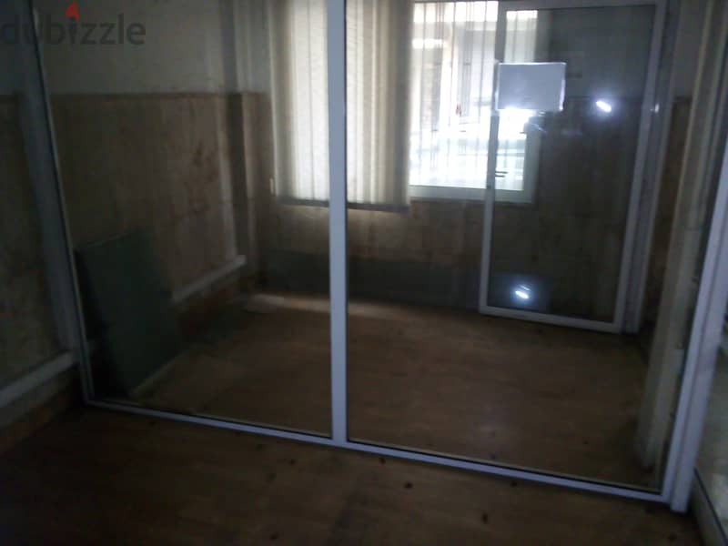 Showroom for rent in Dawra with many parking spots 1