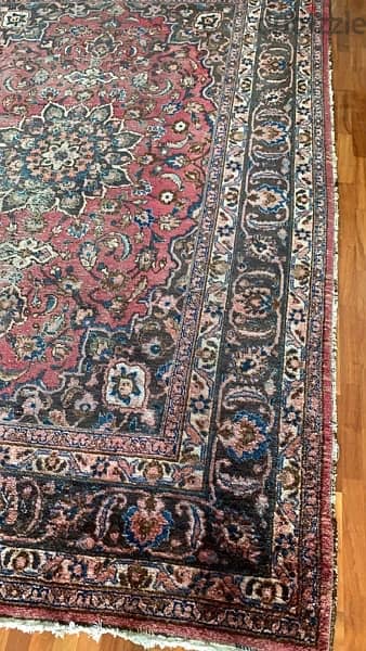 Antique persian wool rug conserved in a great condition 0