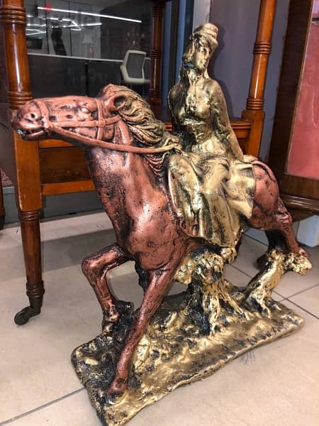 تمثال حصان 1