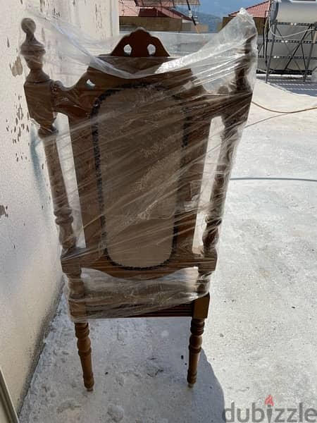 Chaise en bois (8x30=240 $) 1