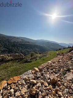 ready to build land in ferhet ارض رائعة جاهزة للعمار جنب عنايا في فرحت