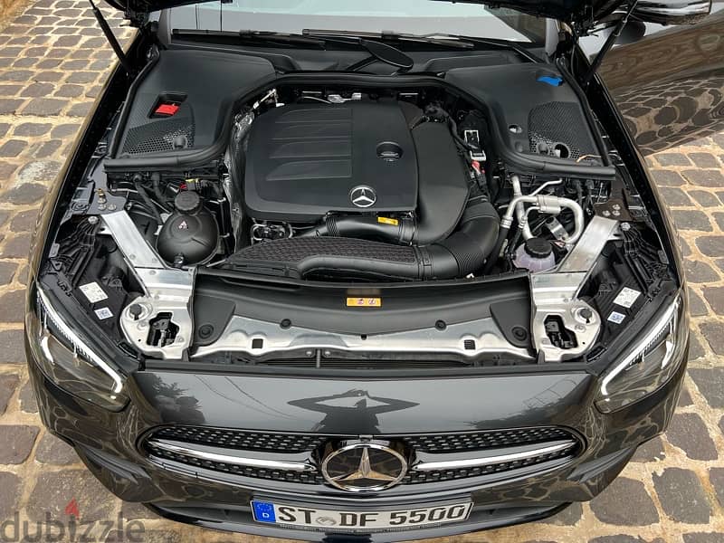 Mercedes Benz E200 AMG 2022, 4800 km panoramic sunroof full options 18