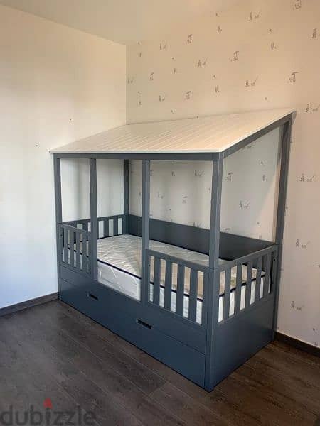 Kids bed in excellent condition - like new with matress 2