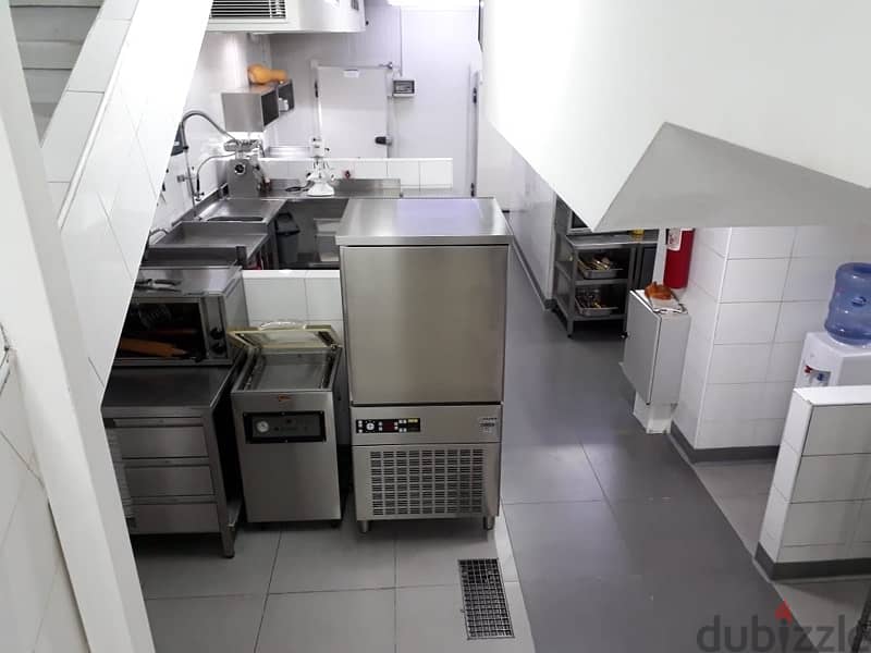 Central kitchen and open space fully equipped 4