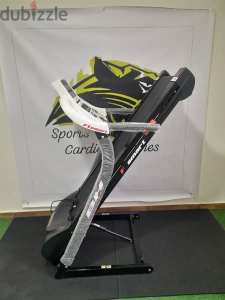 treadmill smart 2.5hp motor power , automatic incline 2