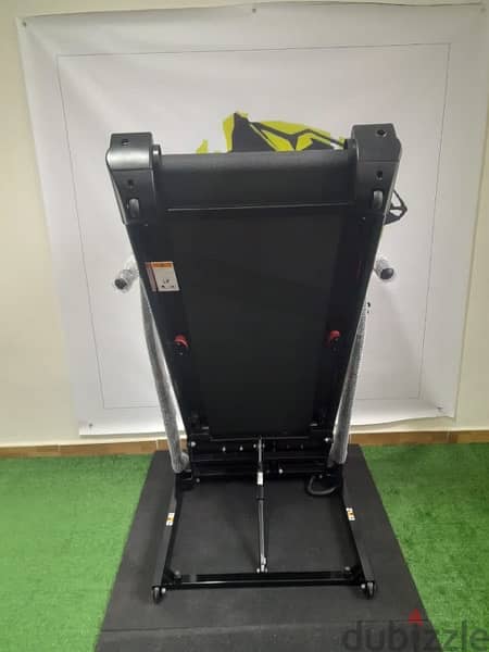 treadmill smart 2.5hp motor power , automatic incline 5