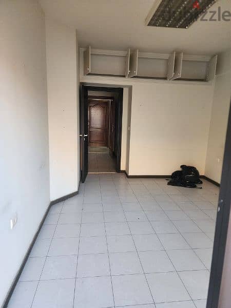 office for rent in Jdaide مكتب للايجار في جديدة 17