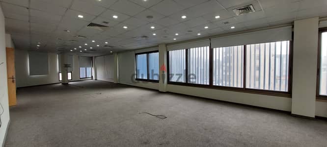 Office for rent in Furn El Chebbak مكتب للإيجار في فرن الشباك