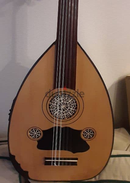 oud electric with equaliser عود الكتريك مع اكوالايزر 1