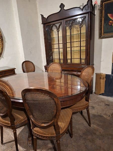 غرفة سفرة ريجنسي مميزة ناعمة خشب جوز طاولة بتكبر مع ٦ كراسي مع فيترين 1