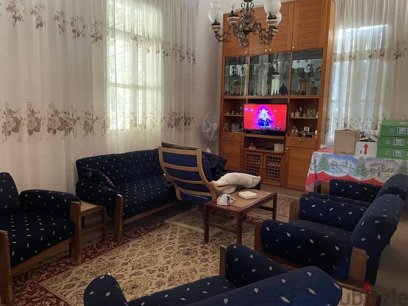 Land and antique house For sale in Ghadir 4