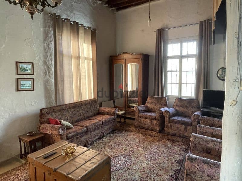 Land and antique house For sale in Ghadir 5