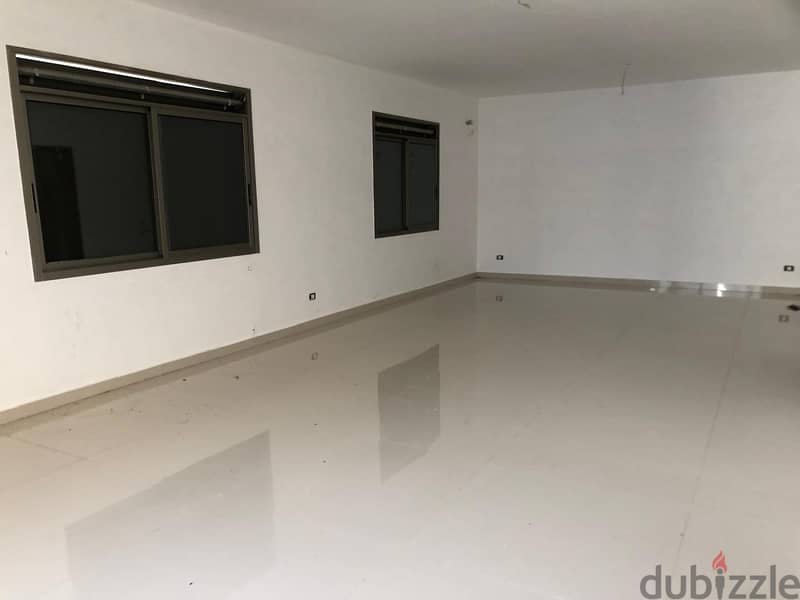 Apartment For in Sale in Aoukar شقة للبيع في عوكر 1