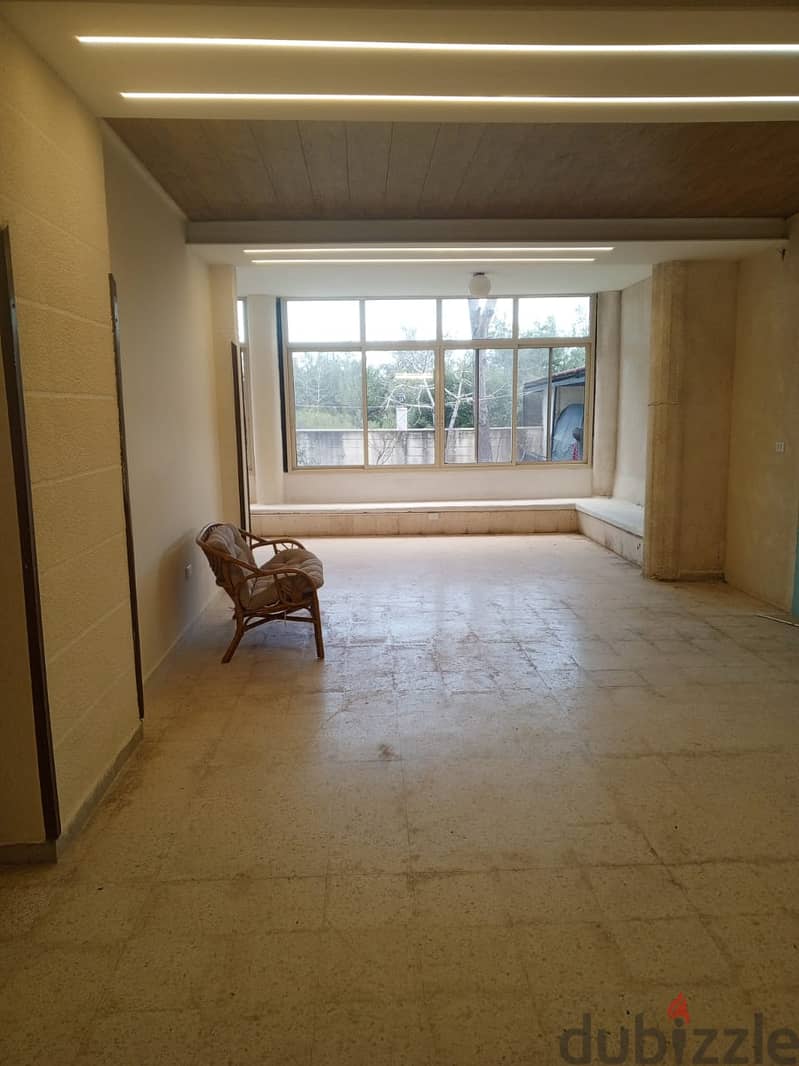 Office for rent in Aramoun مكتب للإيجار في عرمون 1