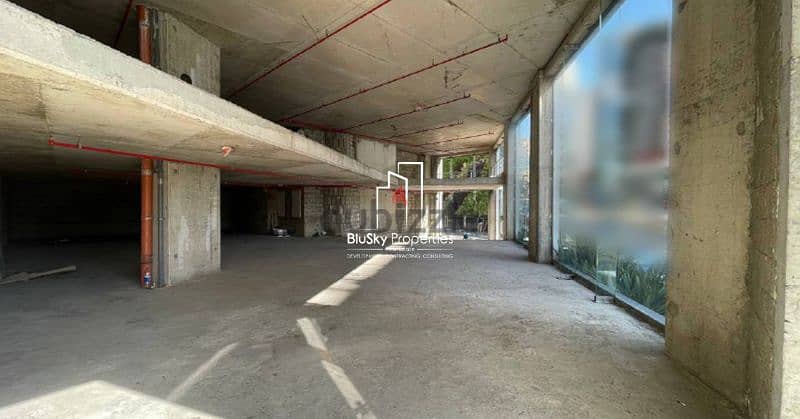 Showroom 452m² For RENT In Achrafieh #JF 3