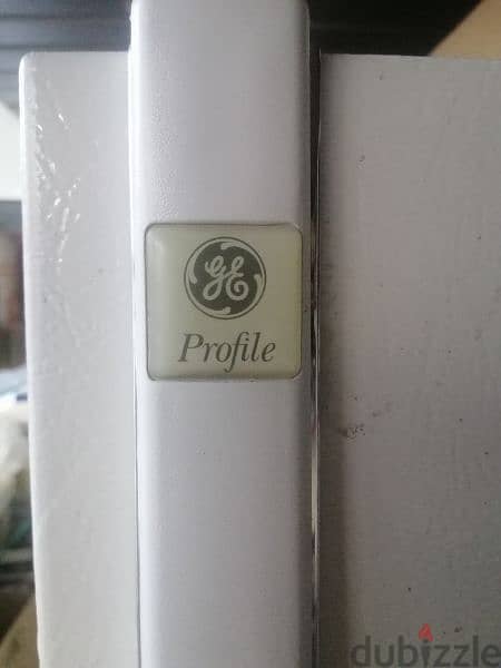 GE fridge 0