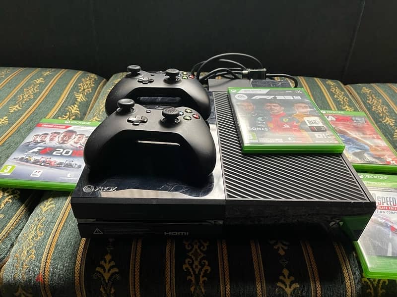 Xbox One 500 GB like new for sale 1