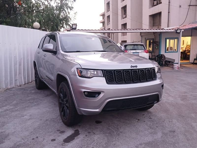 Gharib Motors: Jeep Grand Cherokee Altitude 2017 grey/black 03-050207 2