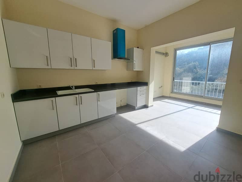 Charming Mountain View Residence: Spacious 3-BR Apartment in Louaizeh 1