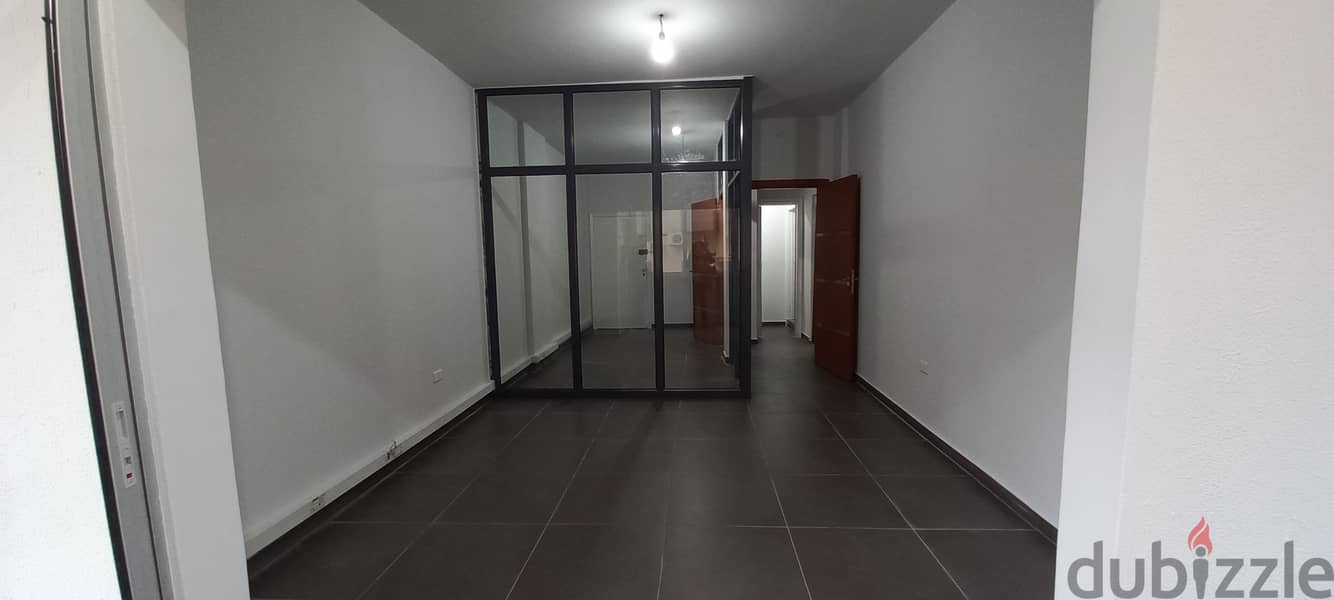 Office in commercial center in Zalka for saleمكتب في المركز التجاري 10