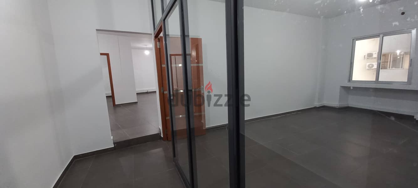 Office in commercial center in Zalka for saleمكتب في المركز التجاري 12