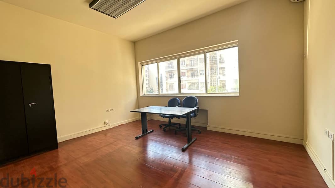 4 Rooms Office For Rent in Verdun4 غرف مكتب للإيجار في فردان 4