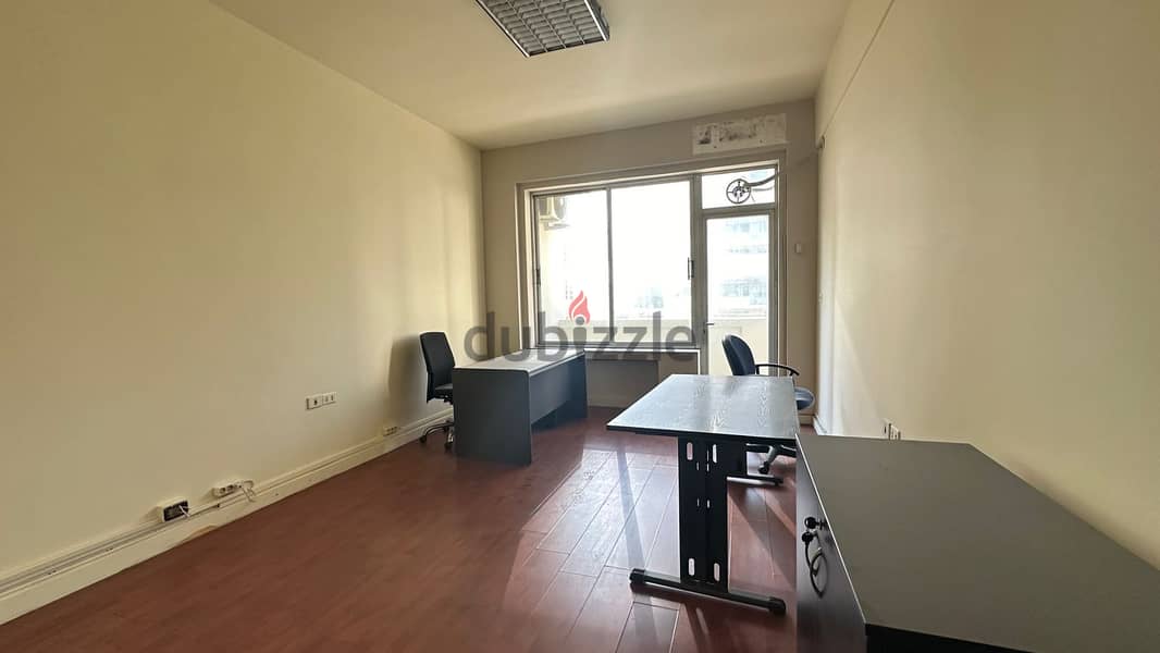 4 Rooms Office For Rent in Verdun4 غرف مكتب للإيجار في فردان 5