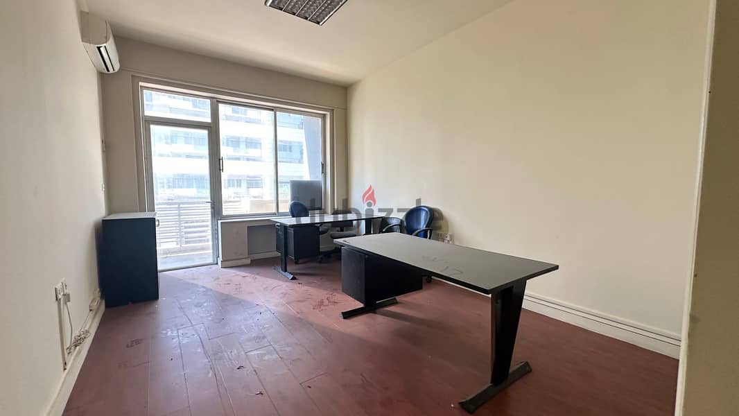 4 Rooms Office For Rent in Verdun4 غرف مكتب للإيجار في فردان 6