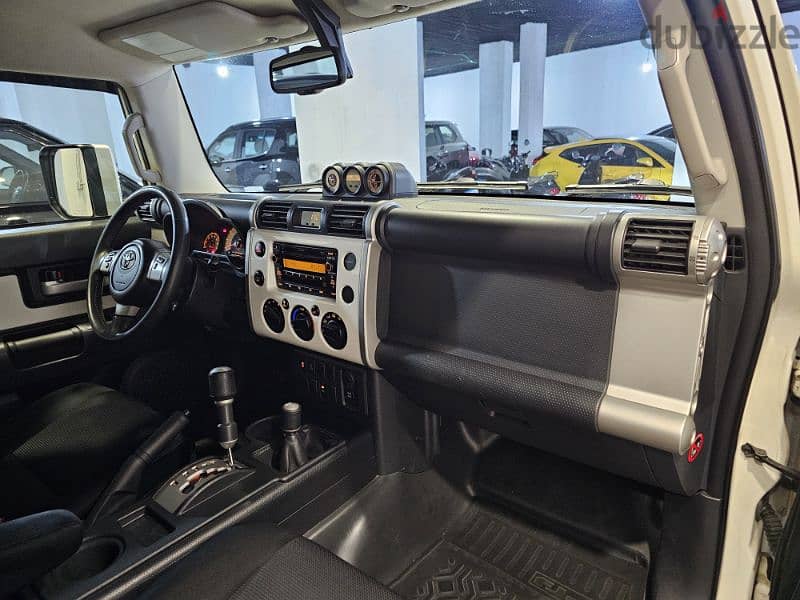 2015 Toyota FJ Cruiser High Pack Company Source BUMC 1 Owner Like New! 10