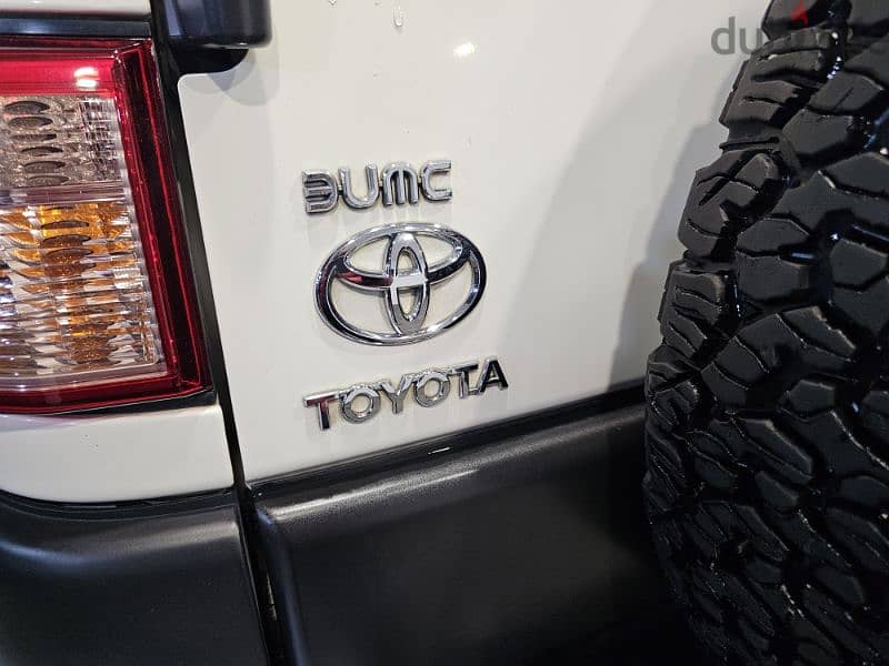 2015 Toyota FJ Cruiser High Pack Company Source BUMC 1 Owner Like New! 17