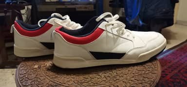 USED LIKE NEW MAX SHOES