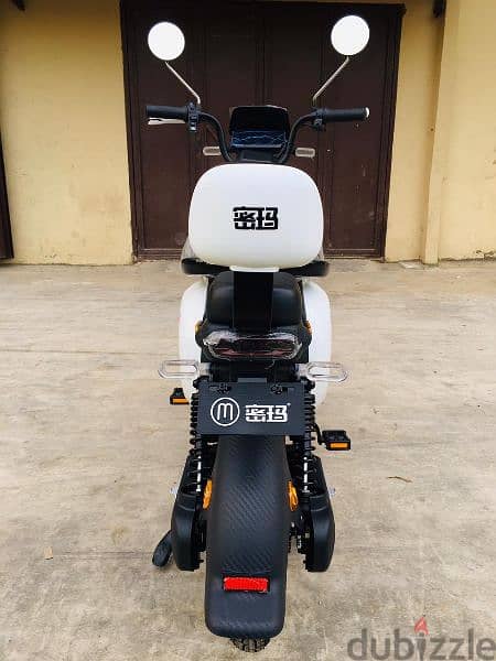 New electric motorcycle 2023/0 kilometer/40cc/3speeds alarm price 550$ 3