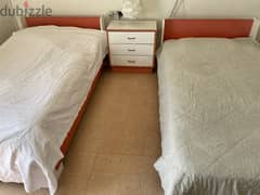 Full Bedroom (beds, mattresses, drawers, closet, carpet, lamp shade)