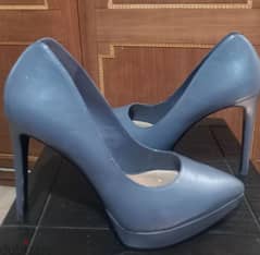 Charles &keith size37
