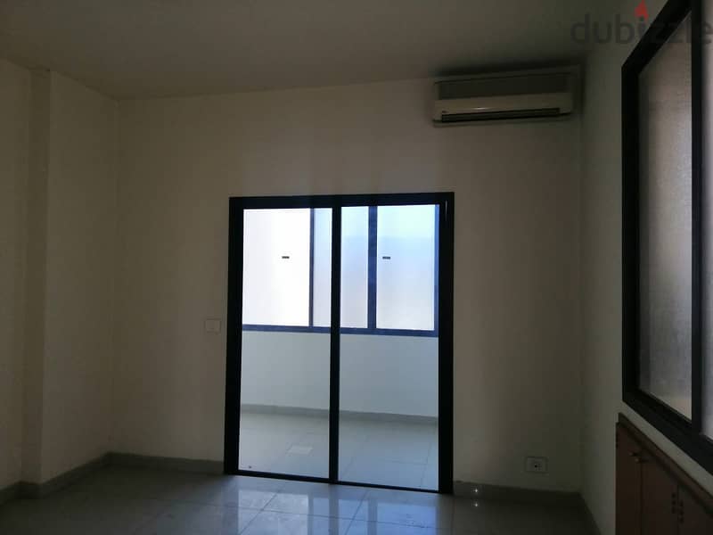 Office for rent in Sin El Fil مكتب للايجار في سن الفيل 2