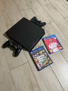 PS4 Like New with 2 Controller