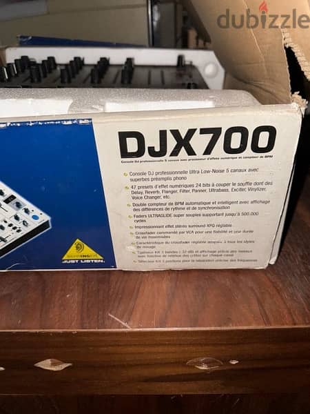 Behringer pro mixer DJX 700 0