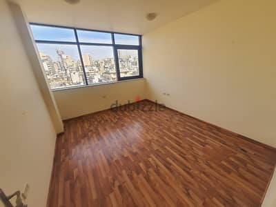 Office for rent in Cornish el Mazraa, Beirutمكتب للإيجار في كورنيش