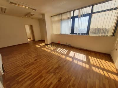 Office for rent in Cornish el Mazraaمكتب للإيجار في كورنيش المزرعة