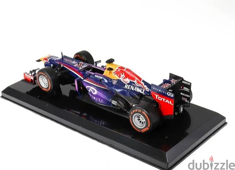 Redbull RB9 (S. Vettel 2013) diecast car model 1;24. 1